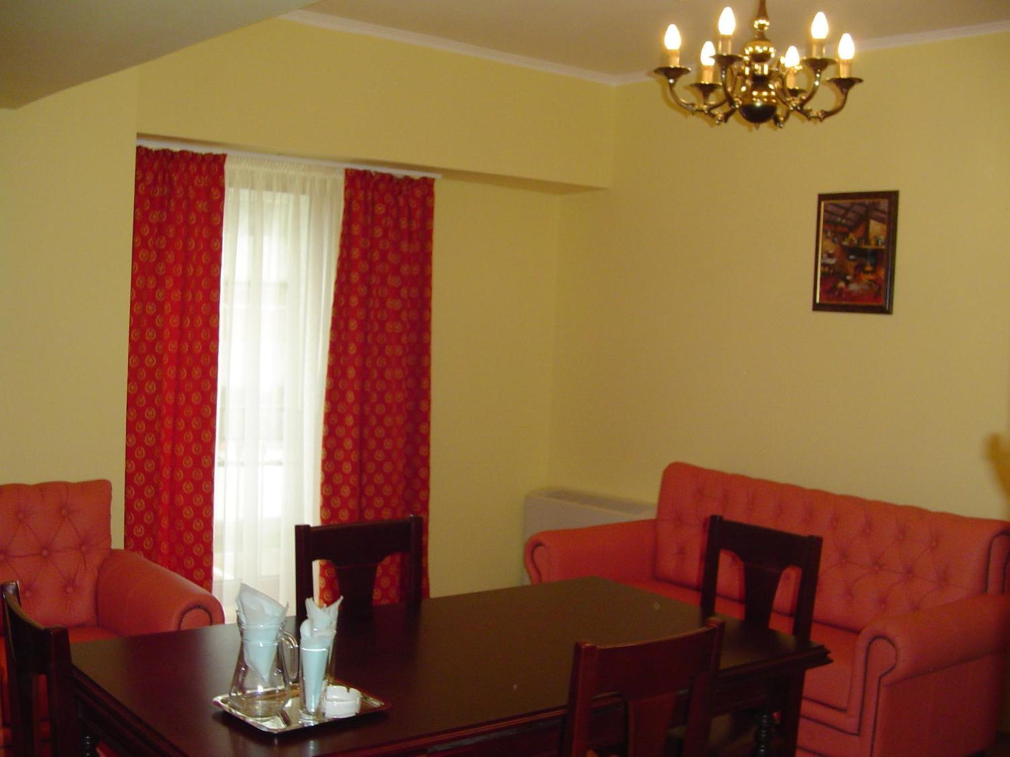 Hotel Europa Ploieşti Buitenkant foto