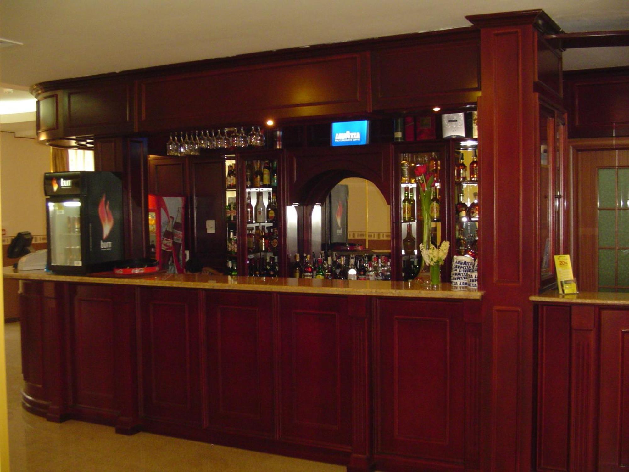 Hotel Europa Ploieşti Buitenkant foto