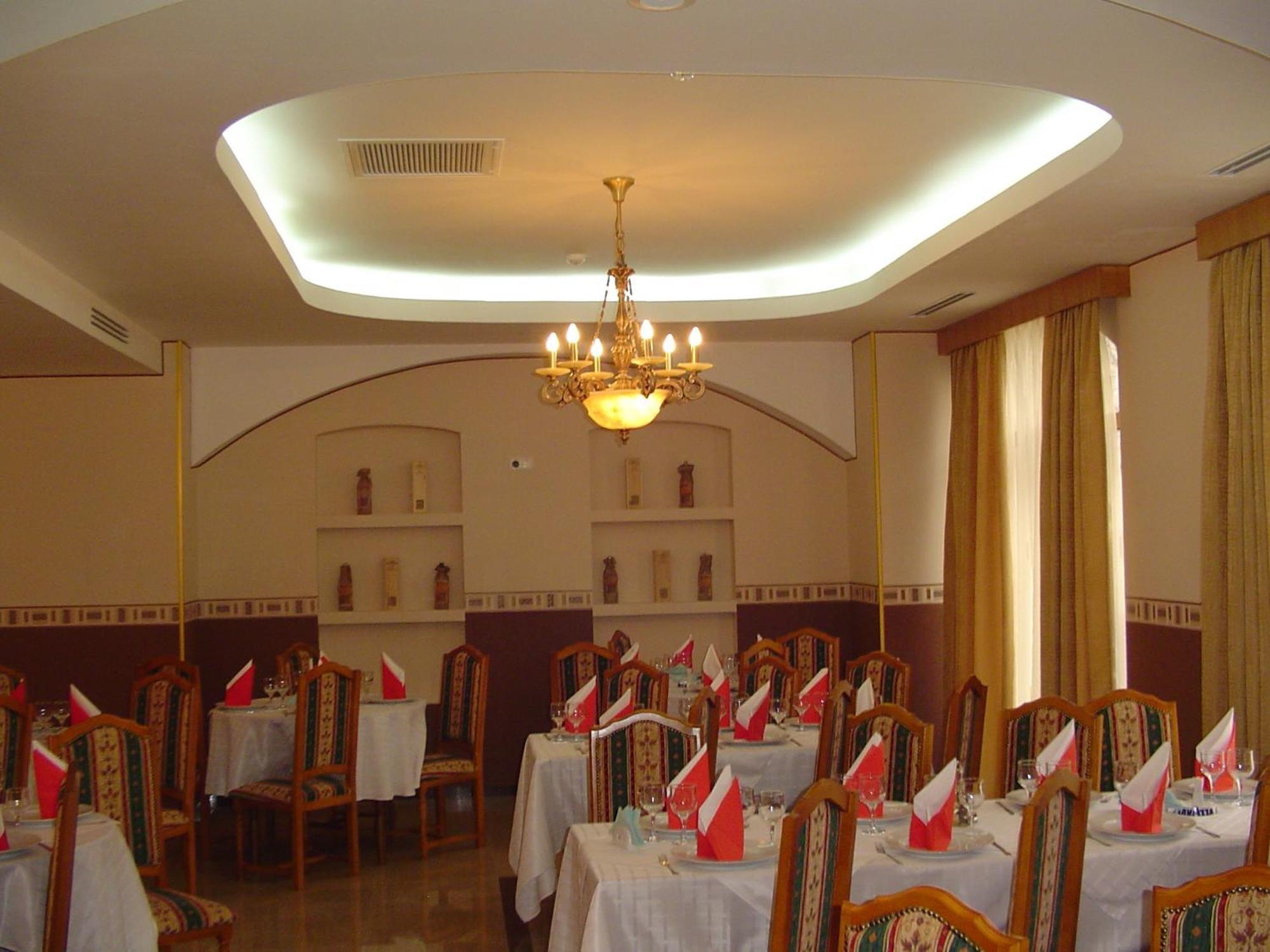 Hotel Europa Ploieşti Buitenkant foto