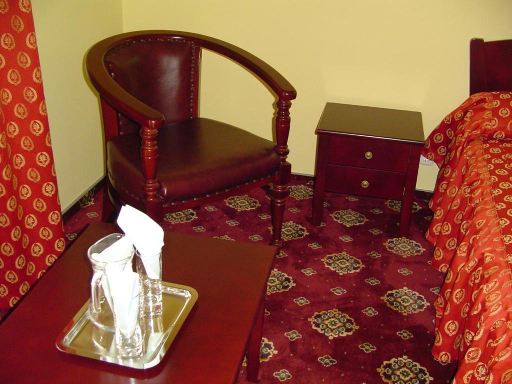 Hotel Europa Ploieşti Kamer foto