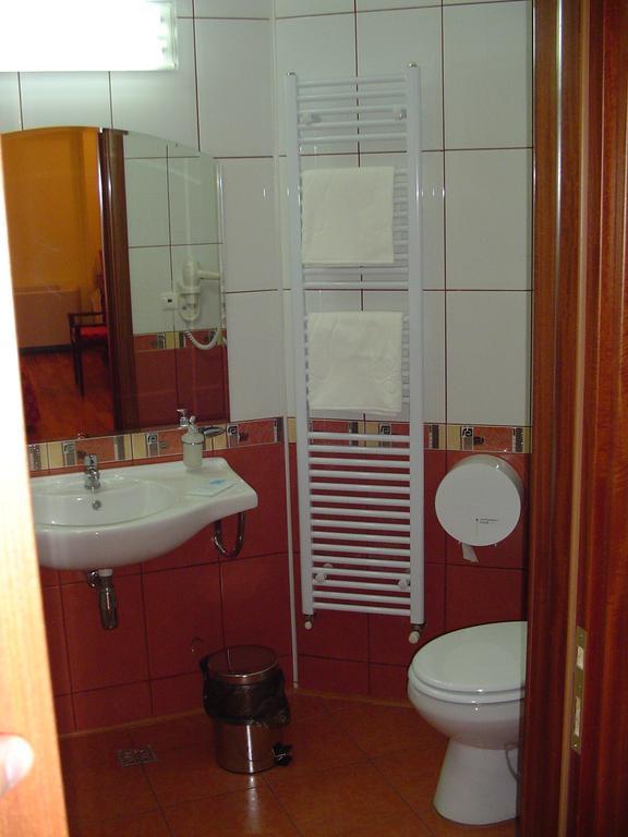 Hotel Europa Ploieşti Kamer foto