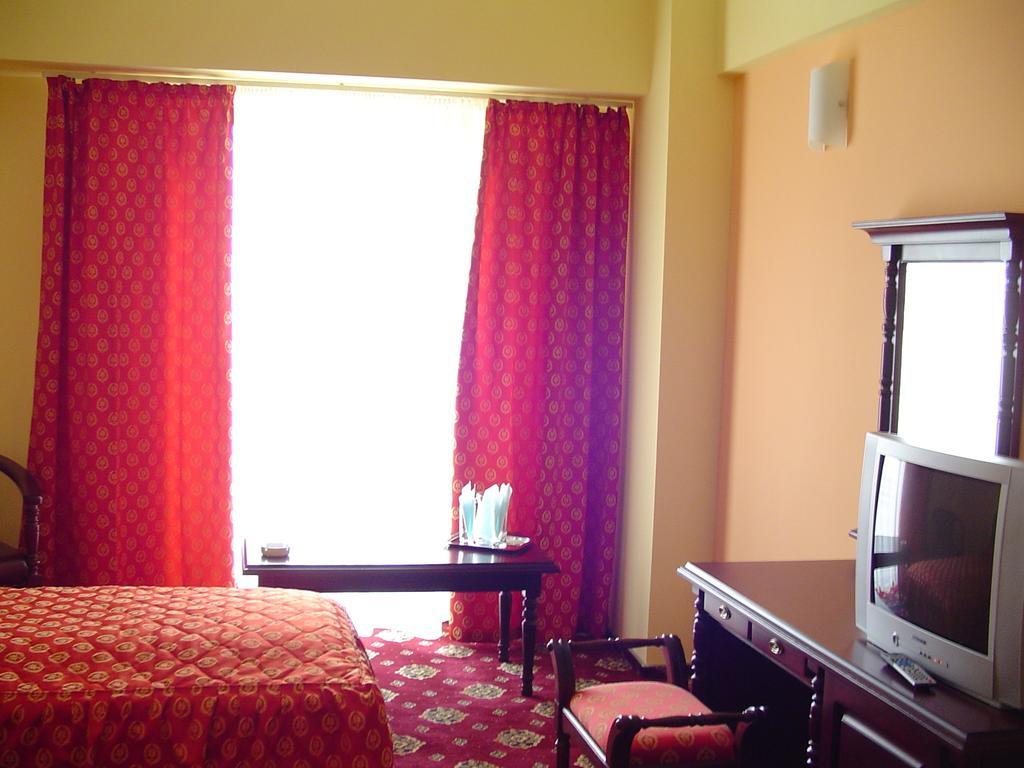 Hotel Europa Ploieşti Buitenkant foto